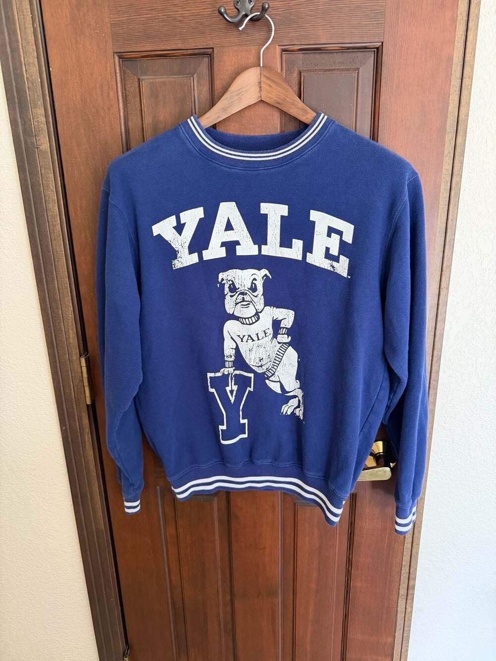 Yale University Bulldog Mascot Crewneck Sweatshirt Blue Striped Trim Size L